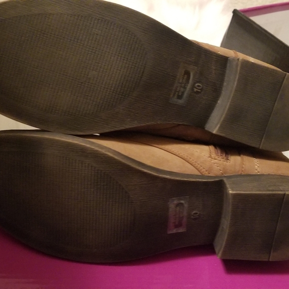 Tan boots with rhinestones - Picture 5 of 6